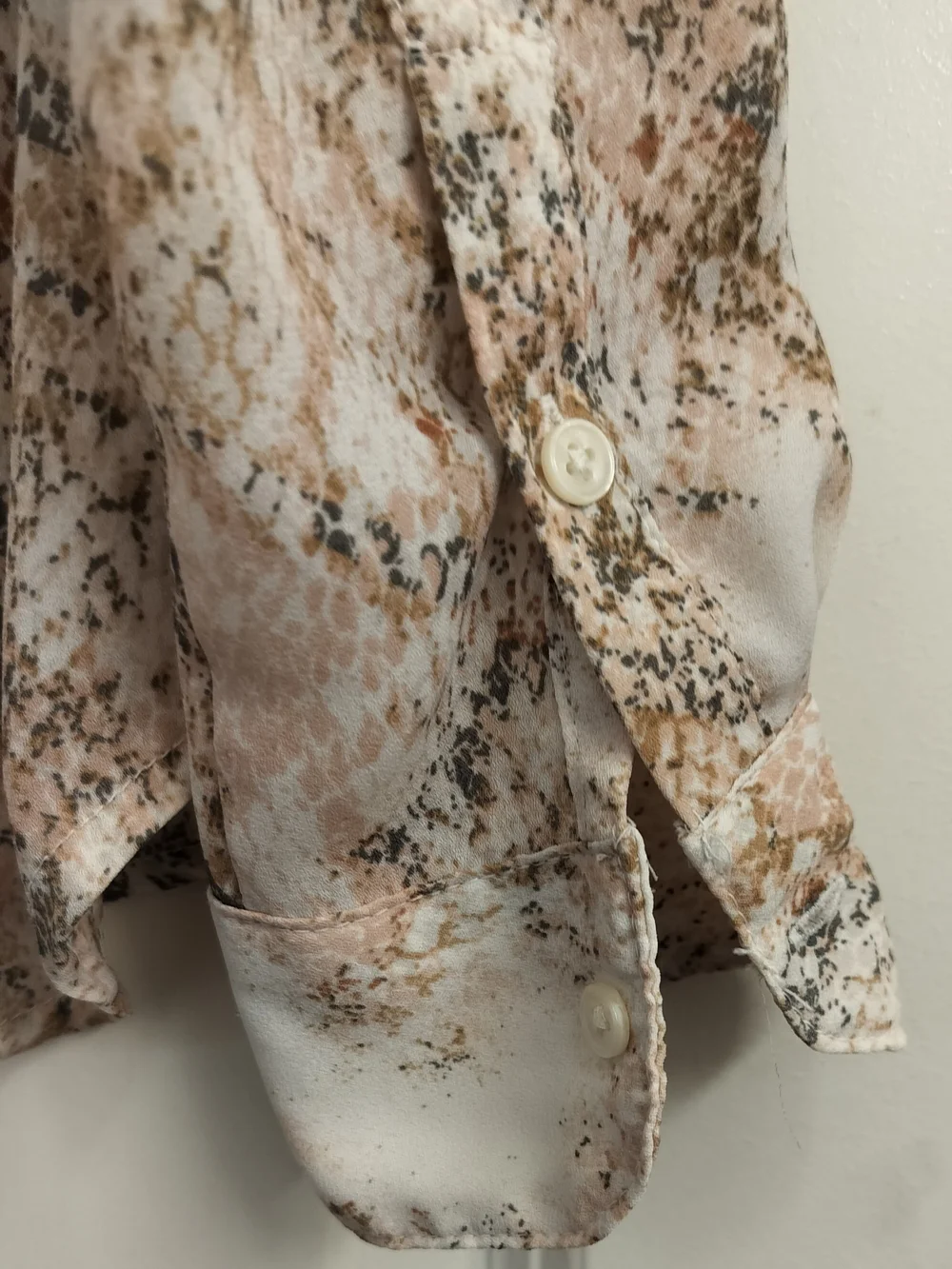 Banana Republic Snake Skin Print 100% Polyester Button Down Blouse